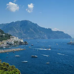villa-iazzetta.hotels-amalfi.com/